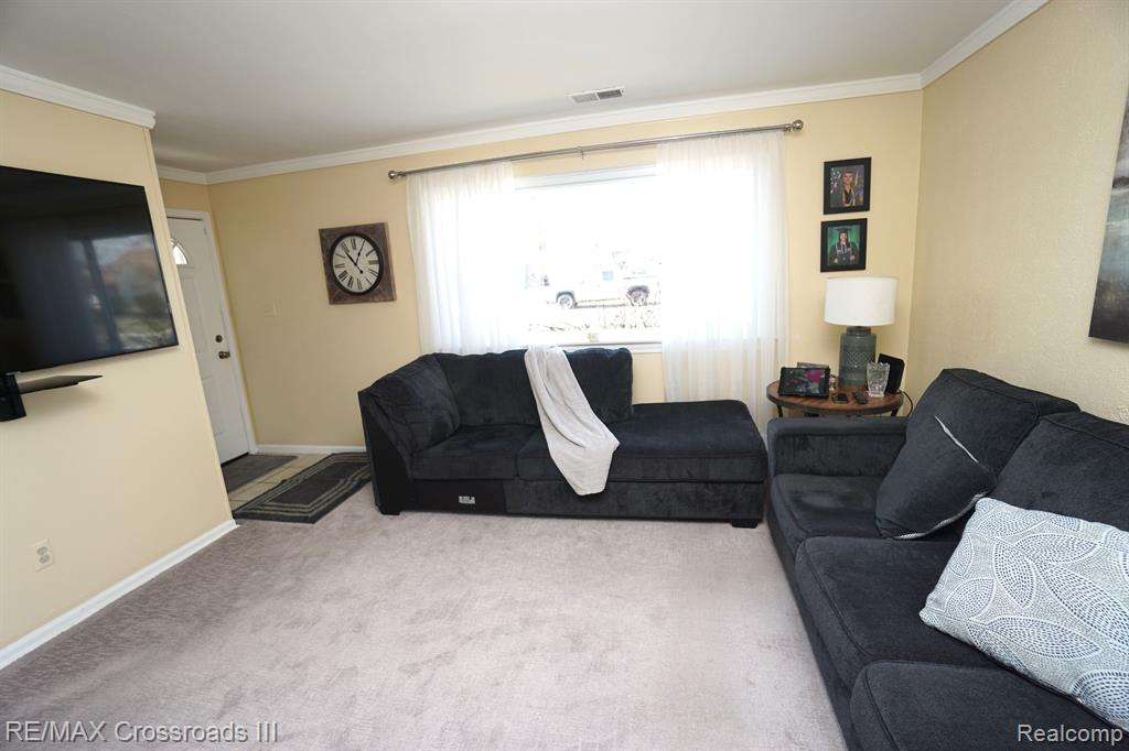 5863 BALFOUR Avenue, Allen Park, MI 48101 — Photo 5