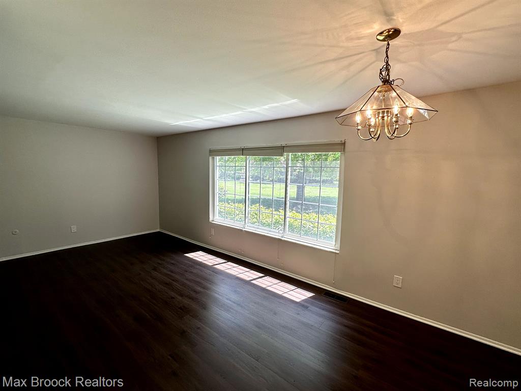 740 E FOX HILLS Drive, Bloomfield Hills, MI 48304 — Photo 8