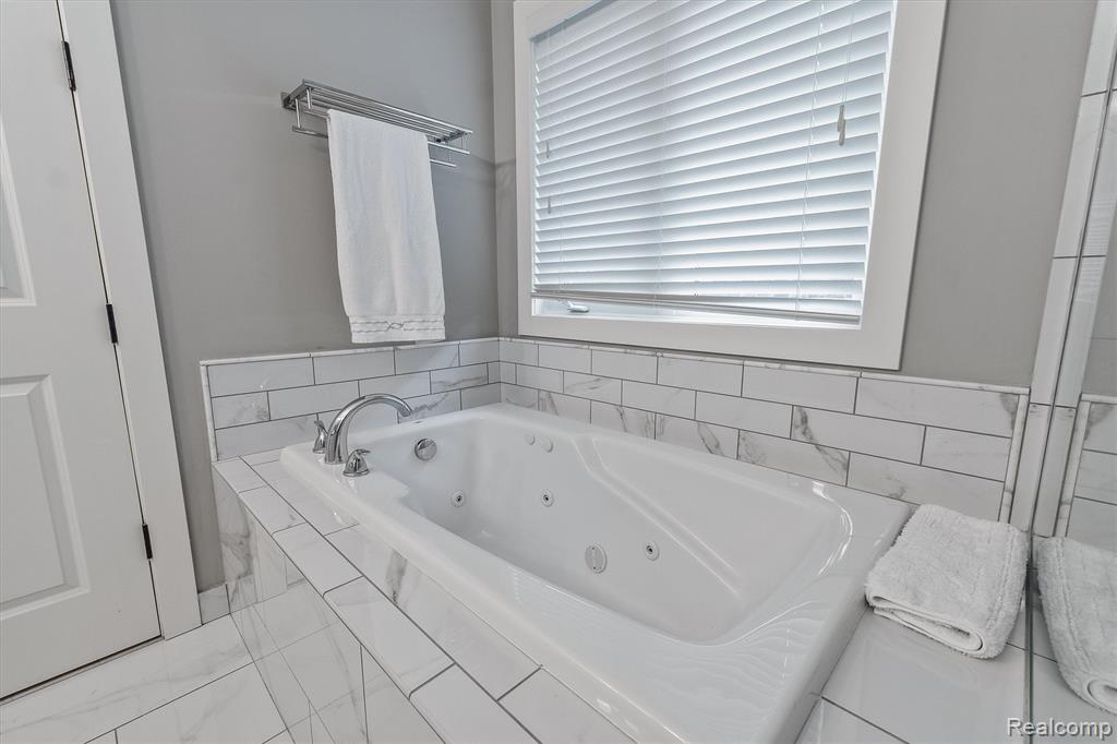 2094 Westridge Drive, Utica, MI 48316 — Photo 16