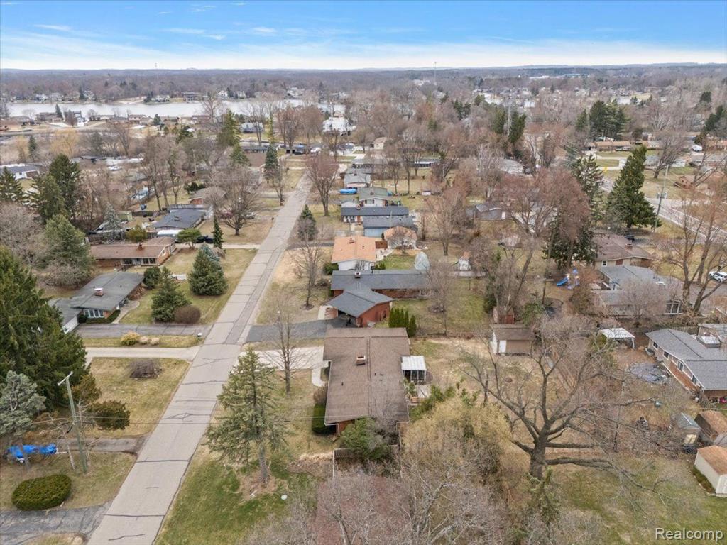 2068 GLENCOVE Road, Wolverine Lake, MI 48390 — Photo 40