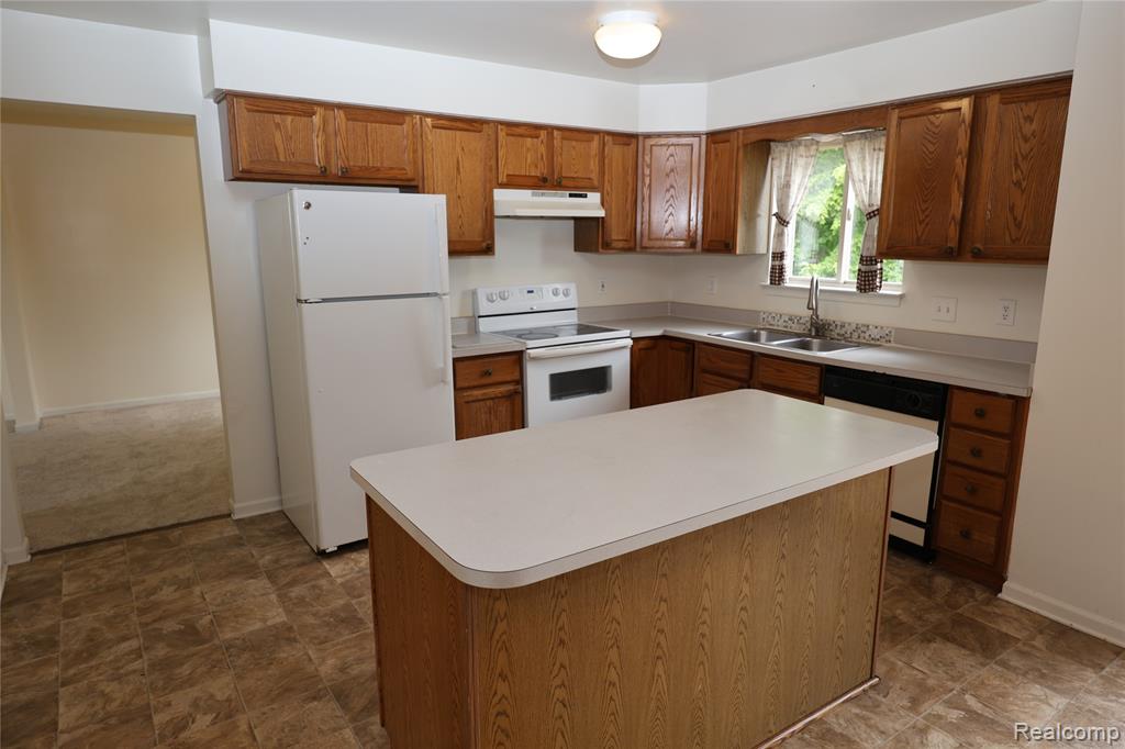 3361 Milcroft Court, Canton, MI 48188 — Photo 9