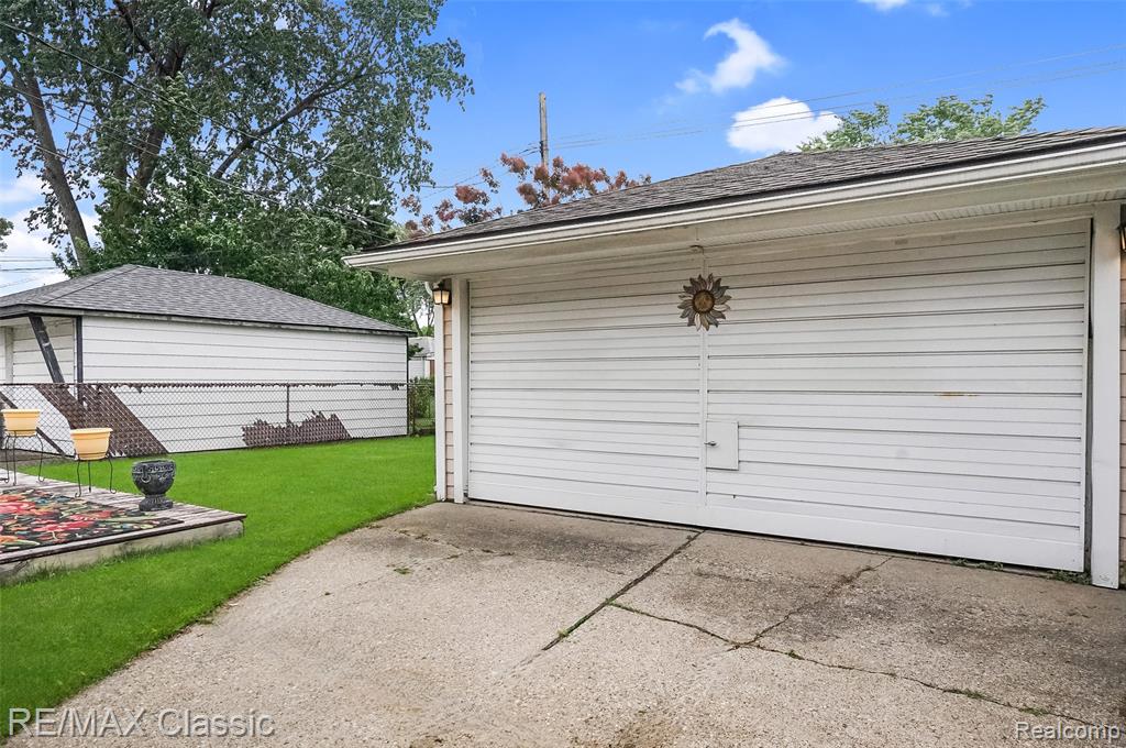 7218 Sterling, Center Line, MI 48015 — Photo 22