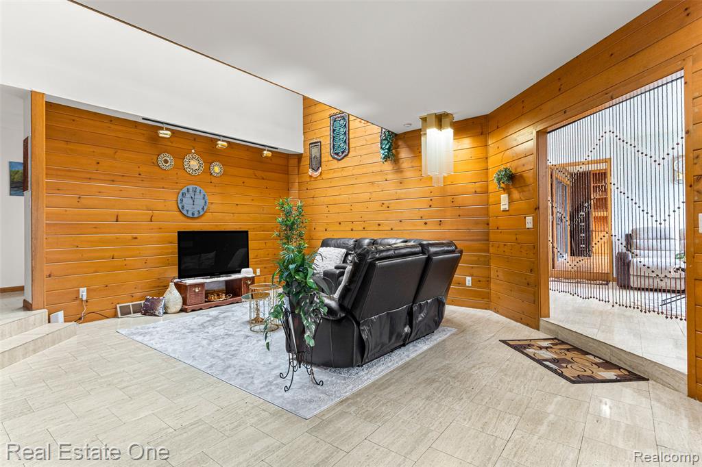18191 Country Club Circle, Riverview, MI 48193 — Photo 10