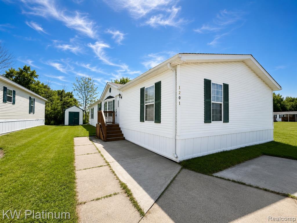 1201 Orchard Lane, Columbus, MI