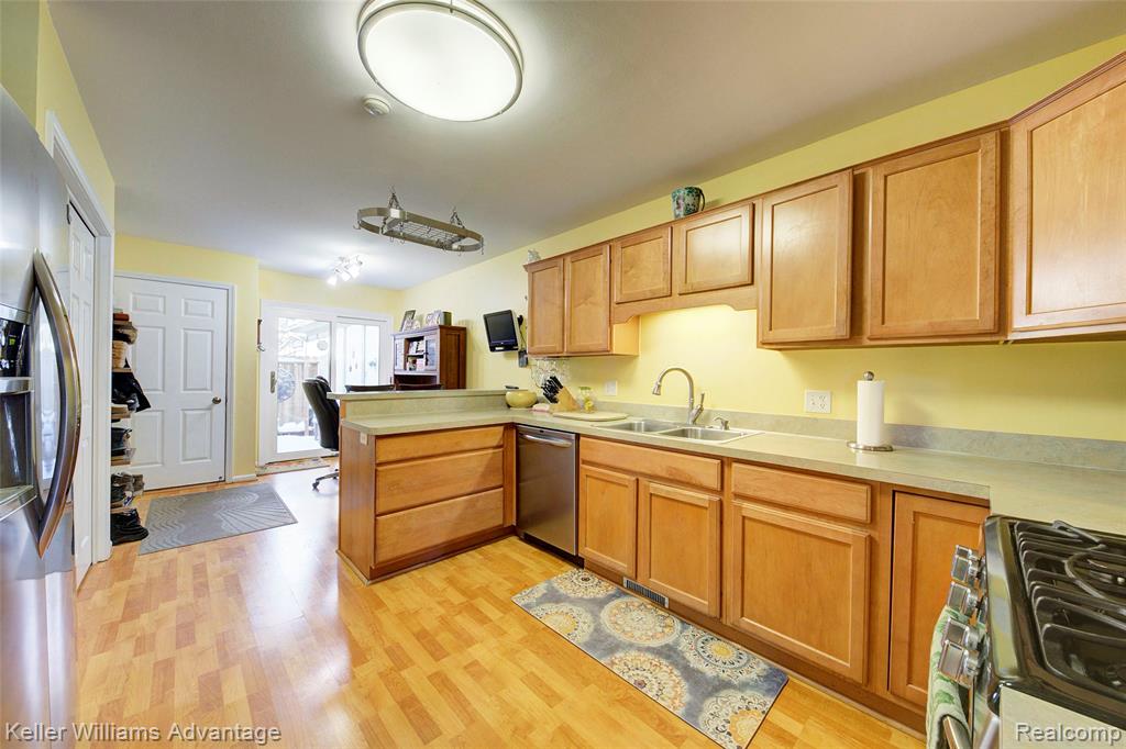 42209 Saratoga Circle, Canton, MI 48187 — Photo 27