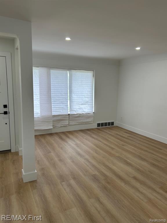 8865 Kenberton Drive, Oak Park, MI 48237 — Photo 8