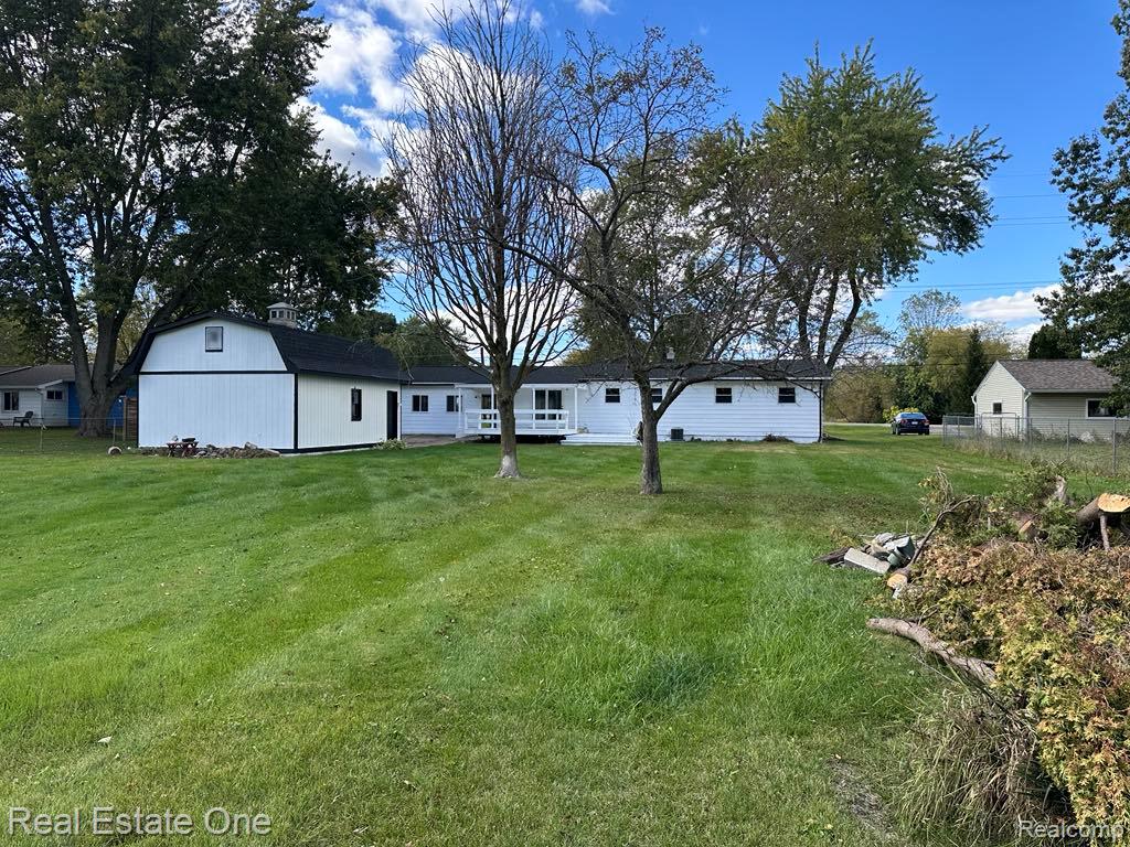 5481 Belsay Road, Grand Blanc, MI 48439 — Photo 29