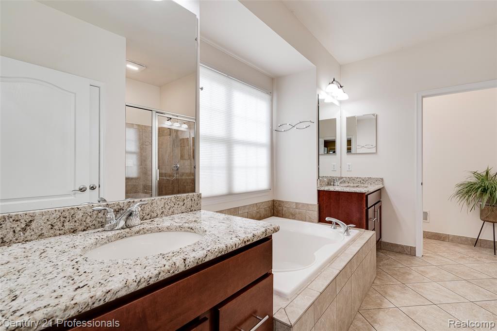 50553 Billenca Drive, Novi, MI — Photo 53