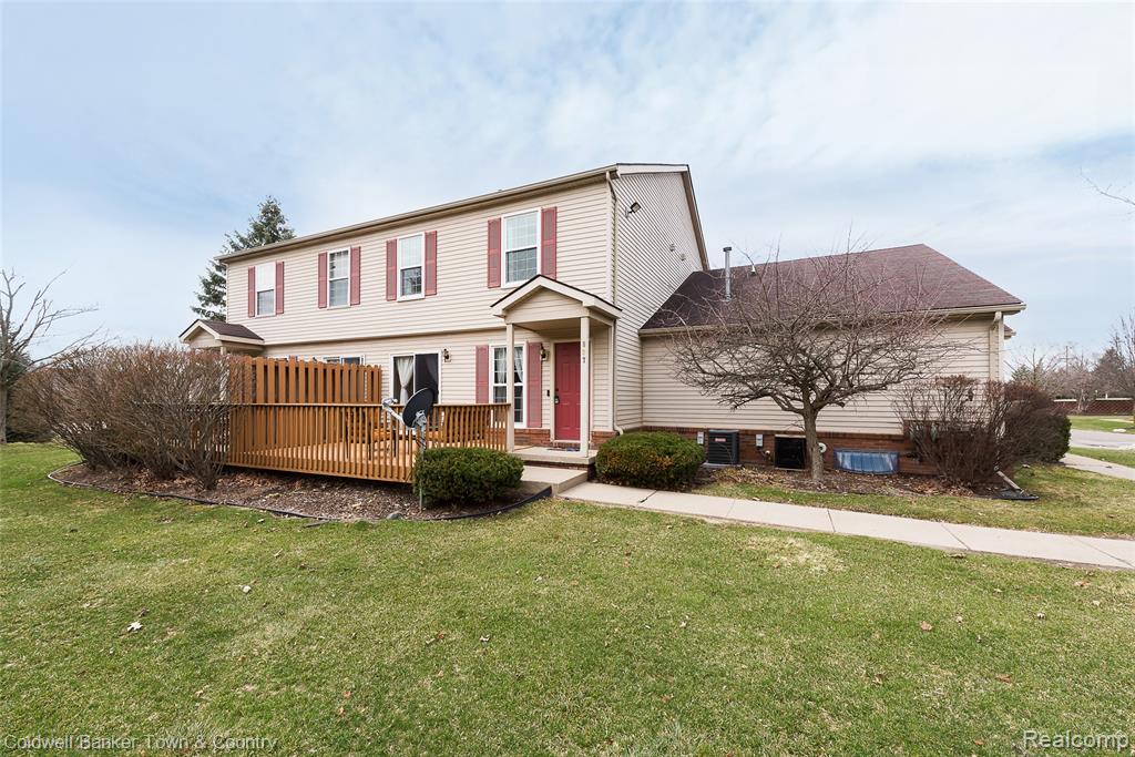 837 Oakwood Drive, Howell, MI 48843 — Photo 2
