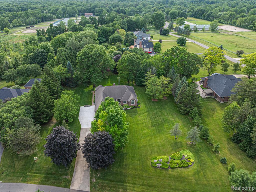 225 Redwood Lane, Leonard, MI 48367 — Photo 47