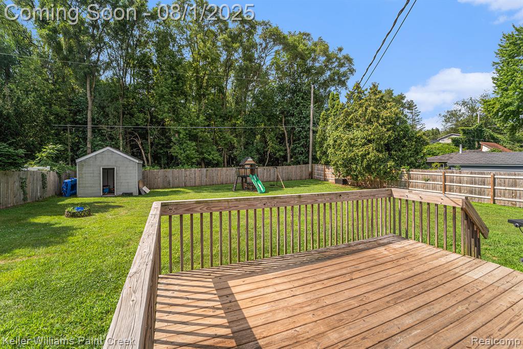 4135 Fenmore Avenue, Waterford, MI 48328 — Photo 21