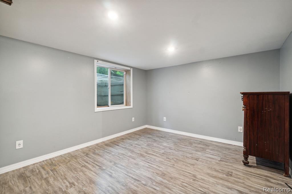 4311 FENTON Road, Flint, MI 48507 — Photo 25