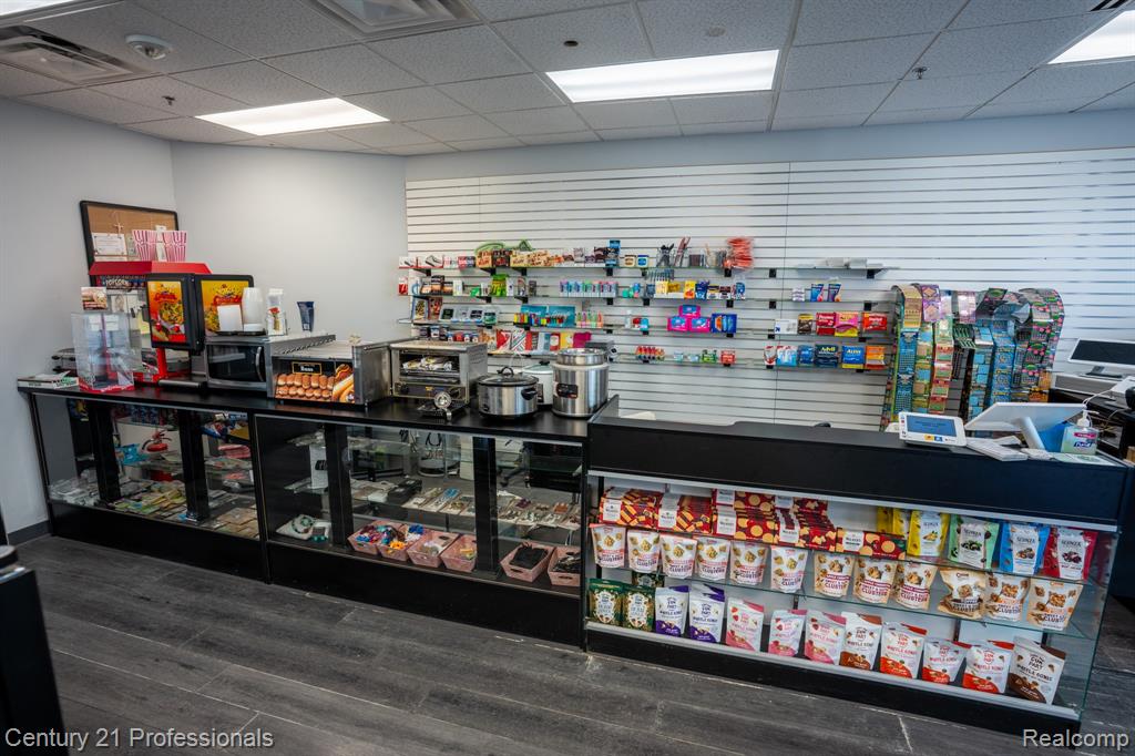 888 W Big Beaver - Troy Eatz Road, 112, Troy, MI 48084 — Photo 9