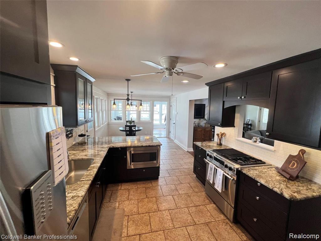 6730 WESTAWAY Drive, Troy, MI 48085 — Photo 5