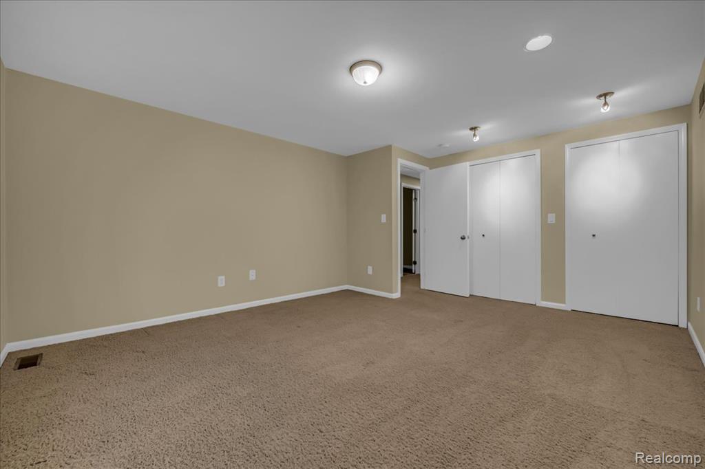 18676 Country Club Circle, Riverview, MI 48193 — Photo 31