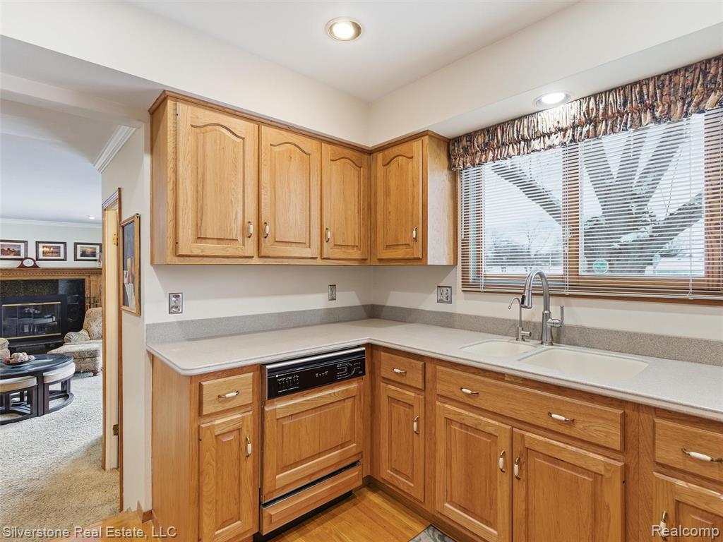 6766 Vernmoor Drive, Troy, MI 48098 — Photo 16