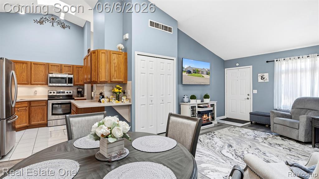23344 Bunte Court, 43, Trenton, MI 48183 — Photo 4