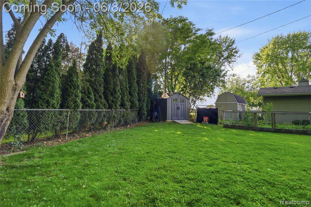 6218 McKenzie Drive, Flint, MI 48507 — Photo 35