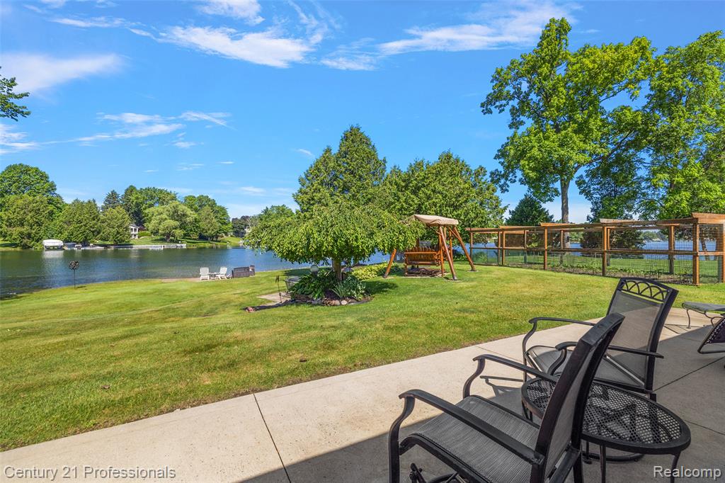 9311 Whipple Shores Drive, Clarkston, MI 48348 — Photo 16
