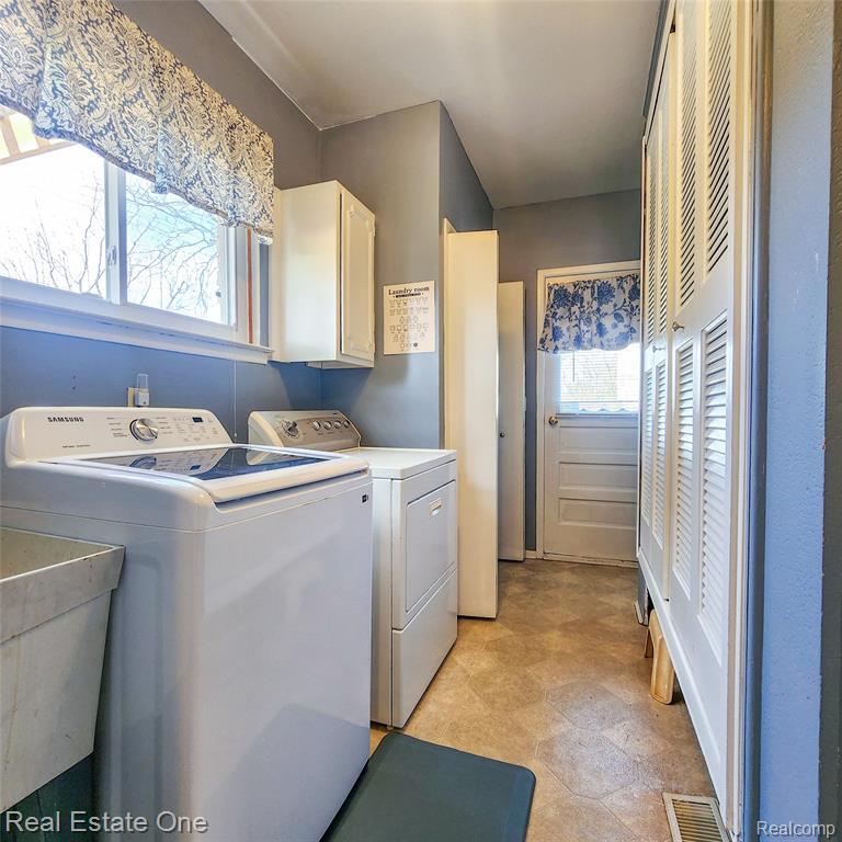 6942 Leslee Crest Drive, West Bloomfield, MI — Photo 14