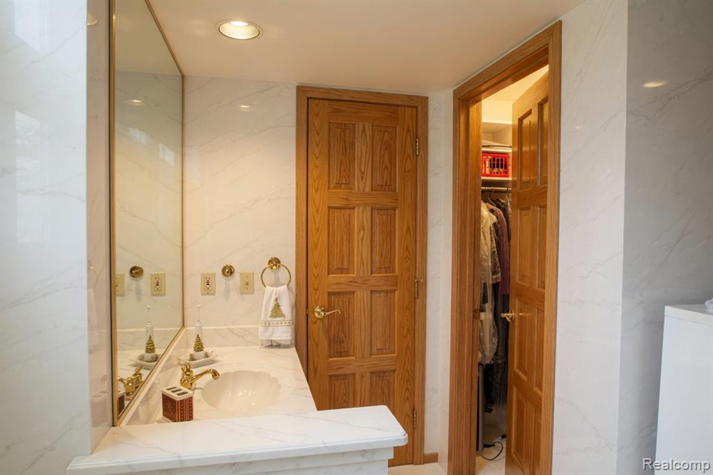 1305 Kings Pointe Road, Grand Blanc, MI 48439 — Photo 64