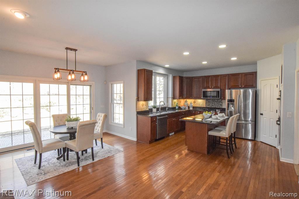 9037 RIDGEFIELD Drive, Brighton, MI 48114 — Photo 20
