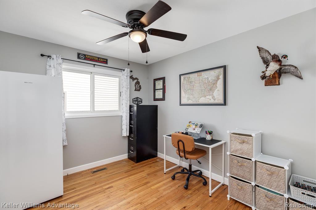 4516 EDGEWOOD Street, Dearborn Heights, MI 48125 — Photo 13