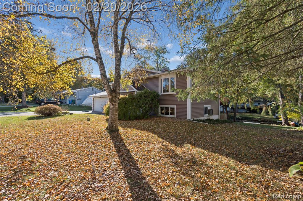 541 Crystalia Street, Commerce Twp, MI 48382 — Photo 3