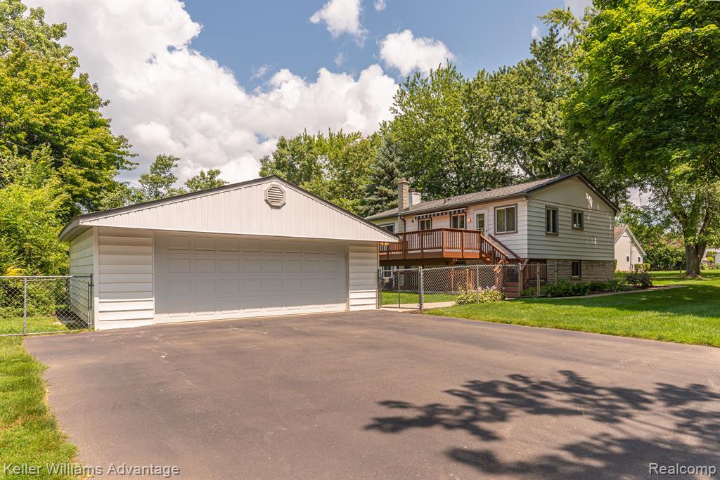 4460 Welland Drive, West Bloomfield, MI 48323 — Photo 33