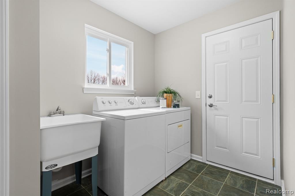 990 Waters Edge Lane, Fenton, MI 48430 — Photo 19