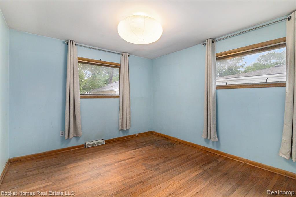 915 Englewood Avenue, Royal Oak, MI 48073 — Photo 14