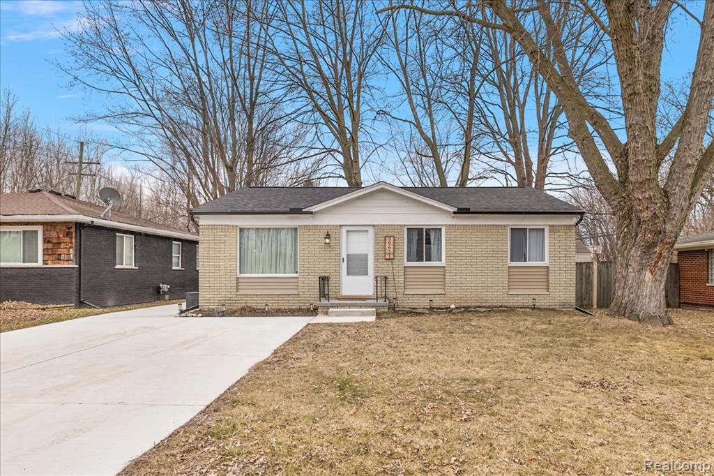 39621 Detroit Street, Harrison Township, MI — Photo 2