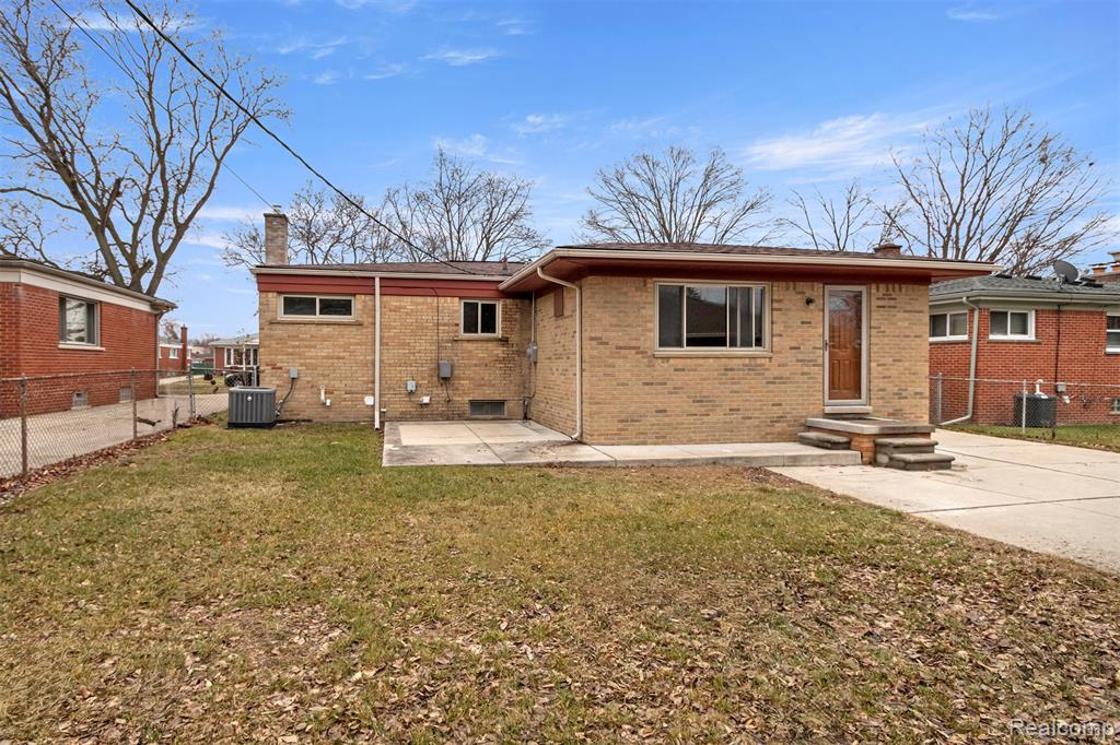 8895 Lenore Ave, Redford, MI 48239 — Photo 33
