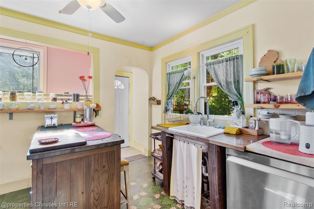 221 Chalmers Street, Detroit, MI 48215 — Photo 8