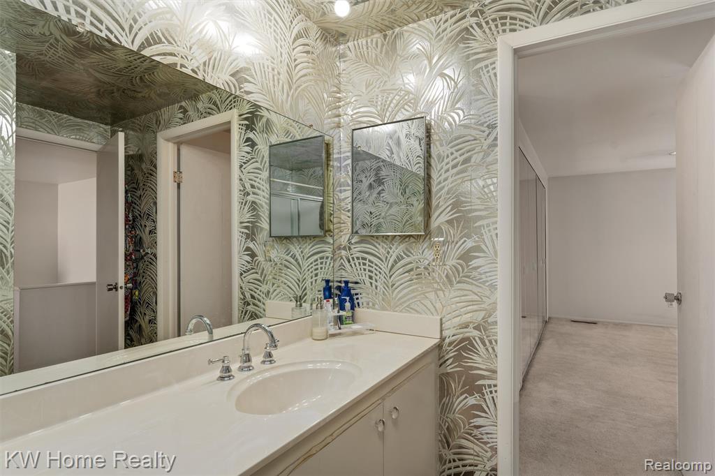 7356 Balsam Court, West Bloomfield, MI — Photo 18