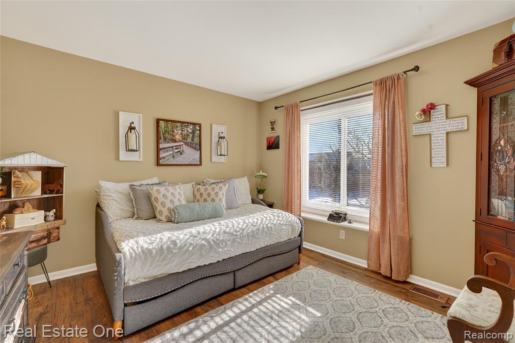 564 Dorchester Way, Milford, MI 48381 — Photo 36