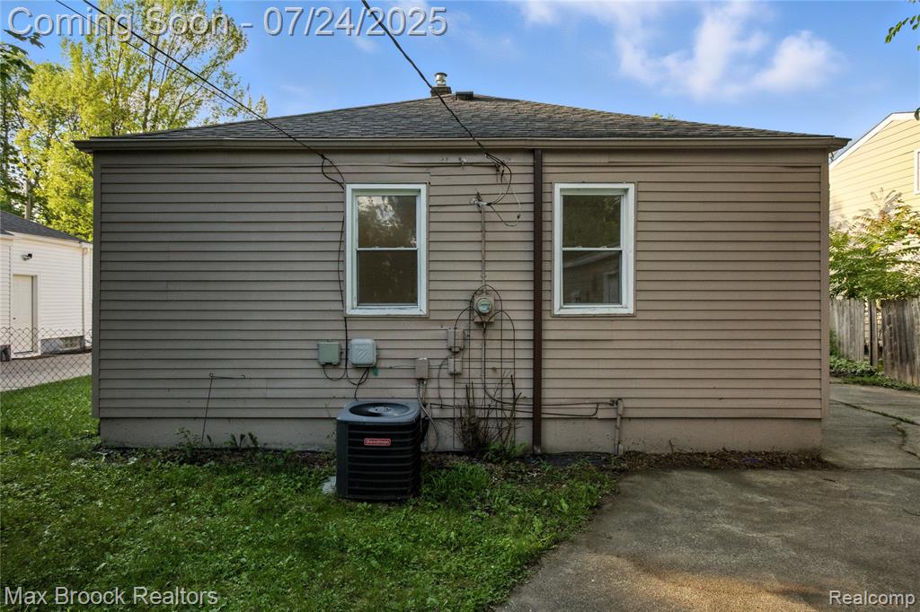 690 2nd Avenue, Pontiac, MI 48340 — Photo 31
