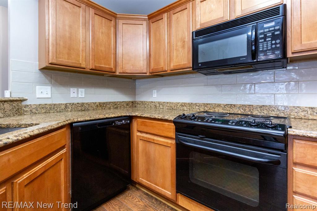 45929 GRAYSTONE Lane, Canton, MI 48187 — Photo 14