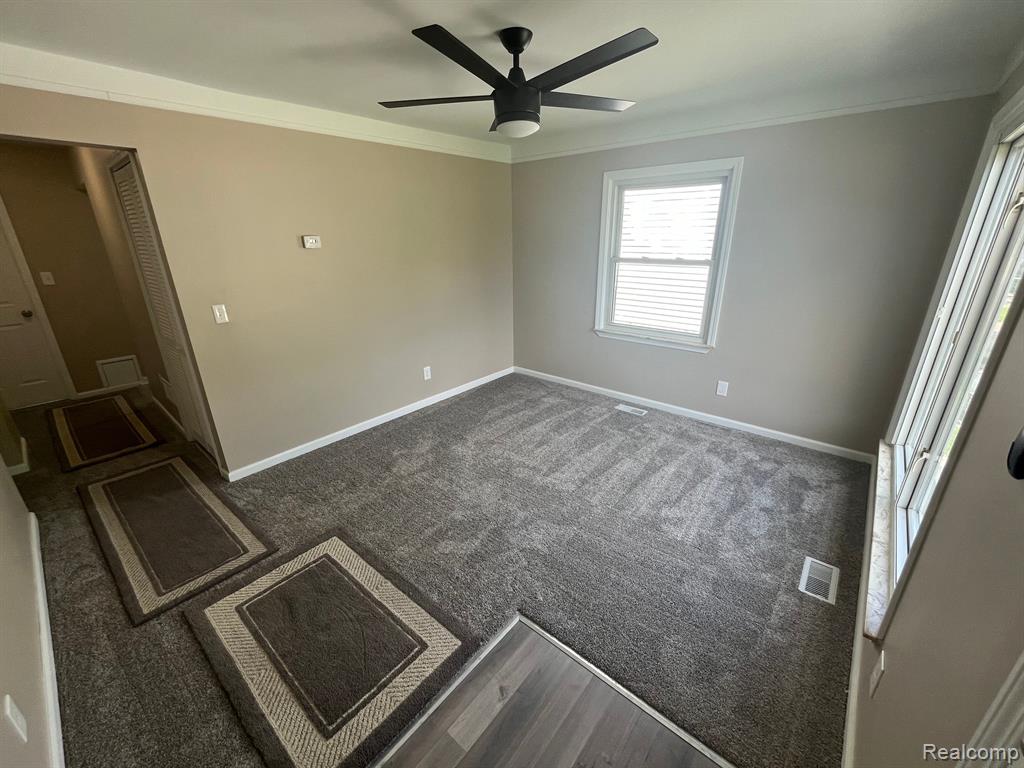 8476 ORCHARD Avenue, Warren, MI 48089 — Photo 11
