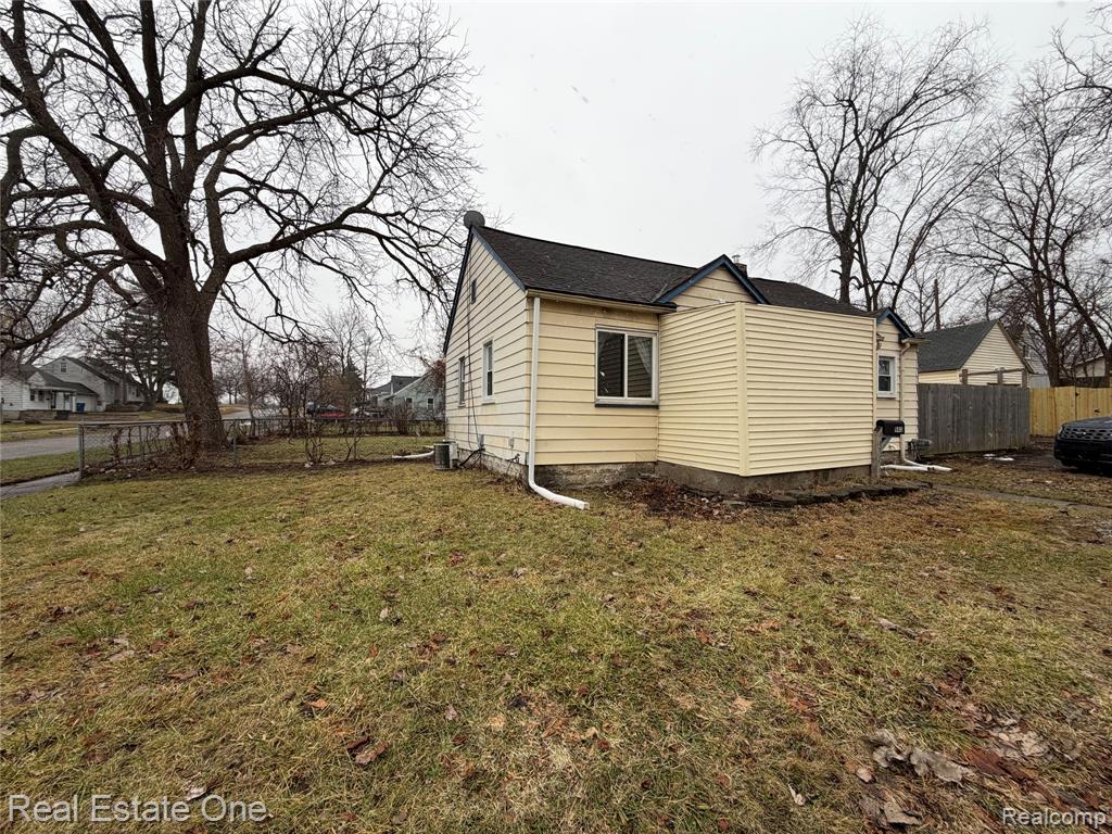 943 Premont Avenue, Waterford, MI 48328 — Photo 36