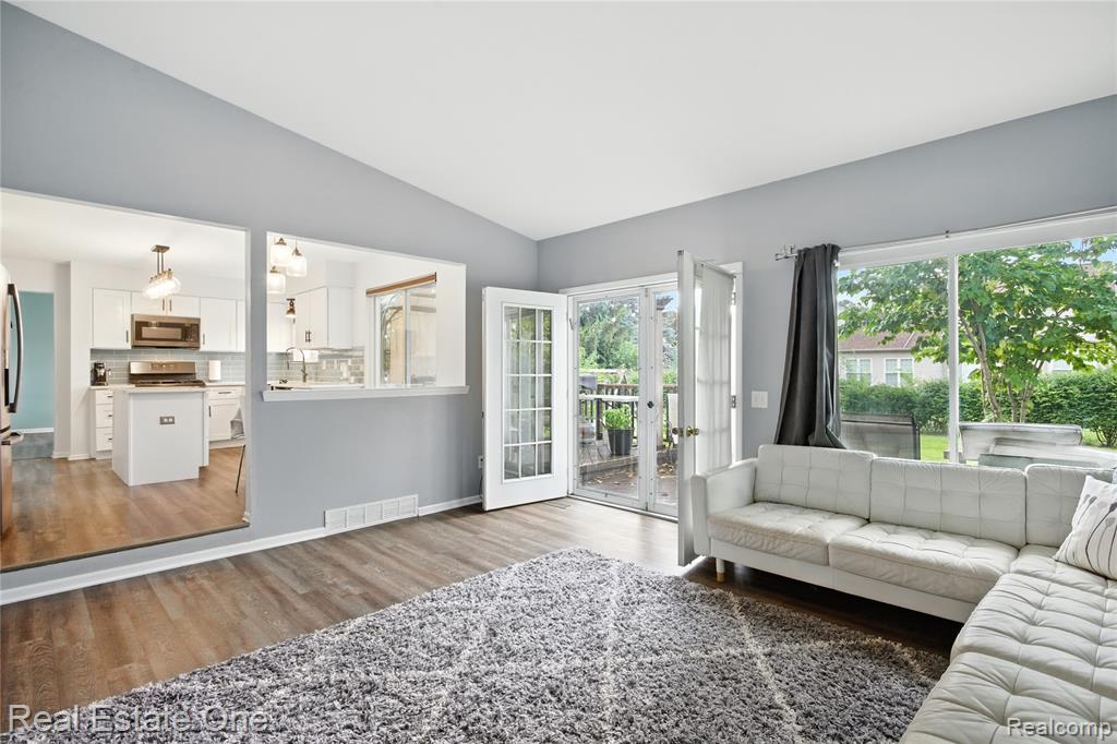 7335 Willow Oak Drive, West Bloomfield, MI 48324 — Photo 17