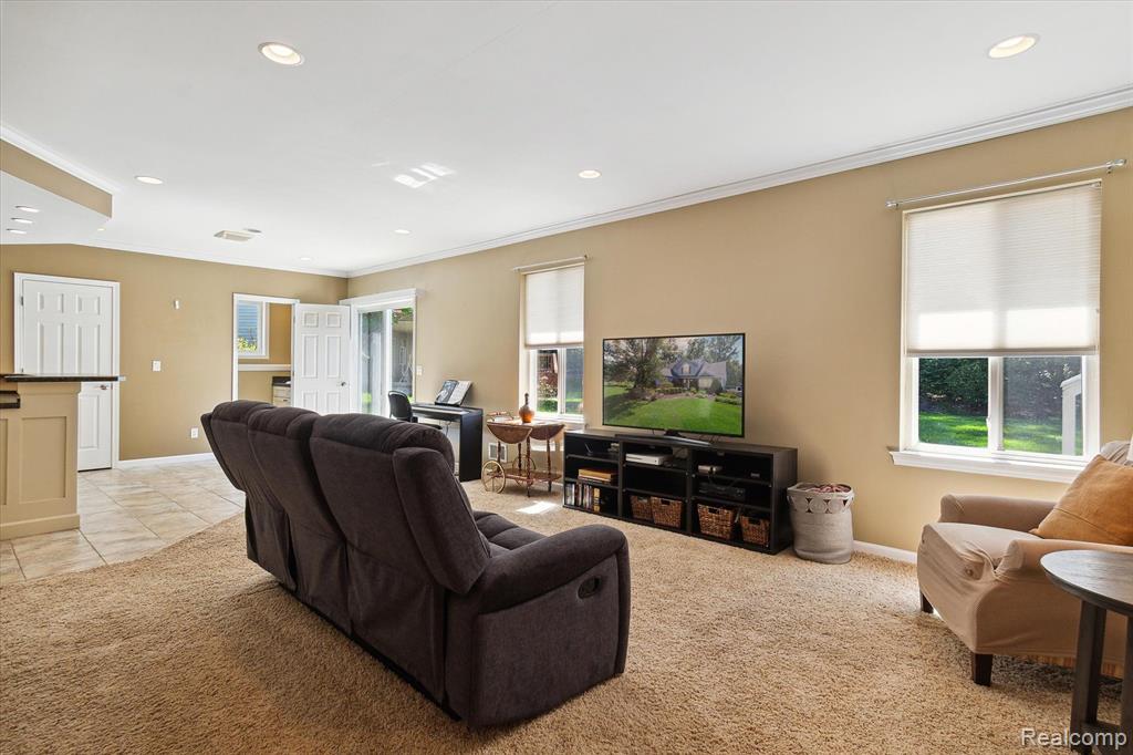 21111 GREENBRIAR Lane, South Lyon, MI 48178 — Photo 33