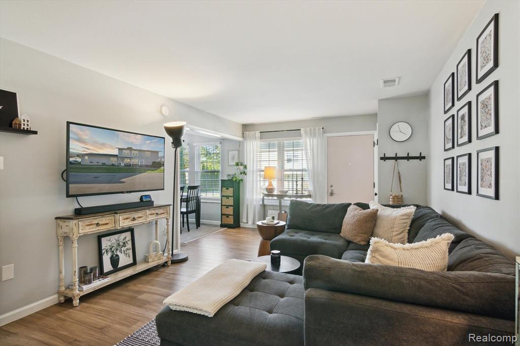 39852 VILLAGE WOOD Circle, Novi, MI — Photo 6