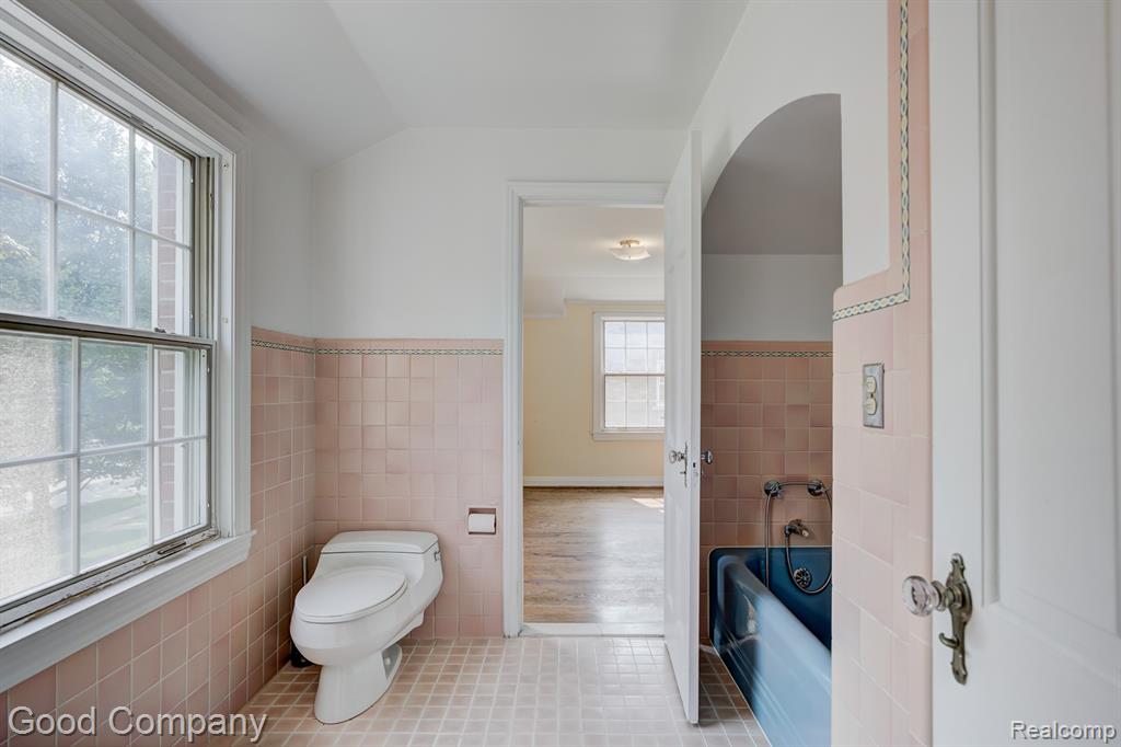 20 OXFORD Boulevard, Pleasant Ridge, MI — Photo 46