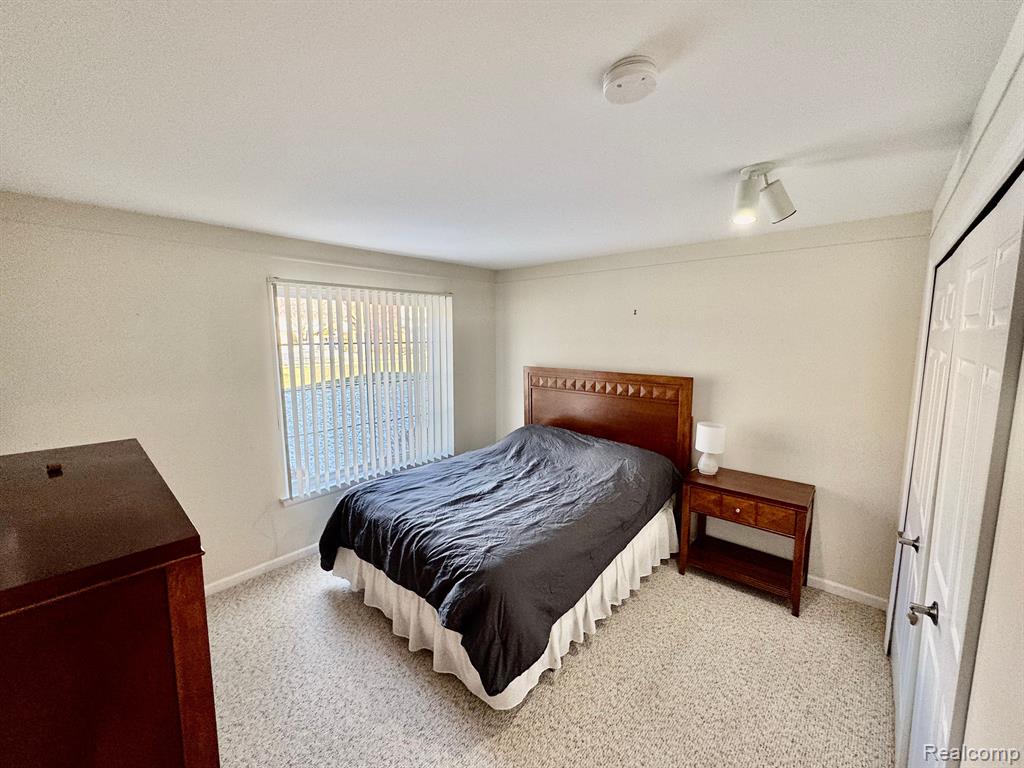 488 FOX HILLS Drive S, Bloomfield Hills, MI 48304 — Photo 16