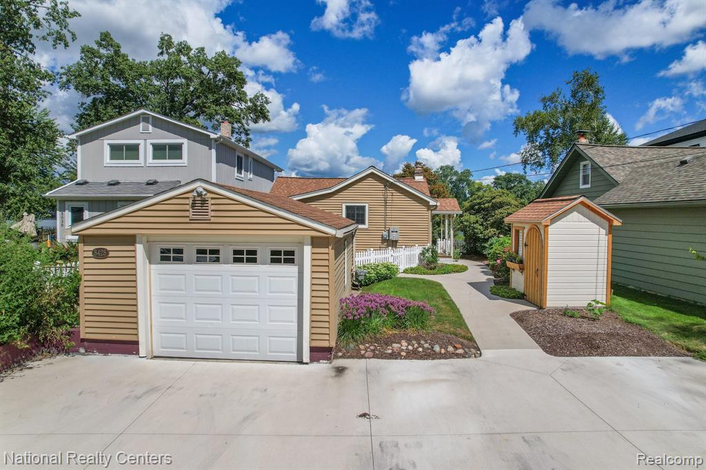 8428 Cascade Street, Commerce Twp, MI 48382 — front exterior