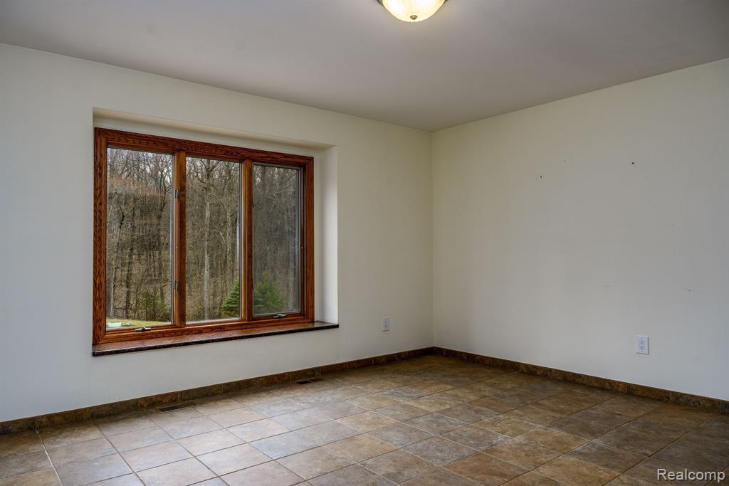 545 JUDI ANN Lane, Holly, MI 48442 — Photo 3