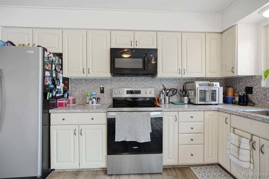 21525 Downing Street, Saint Clair Shores, MI 48080 — Photo 10