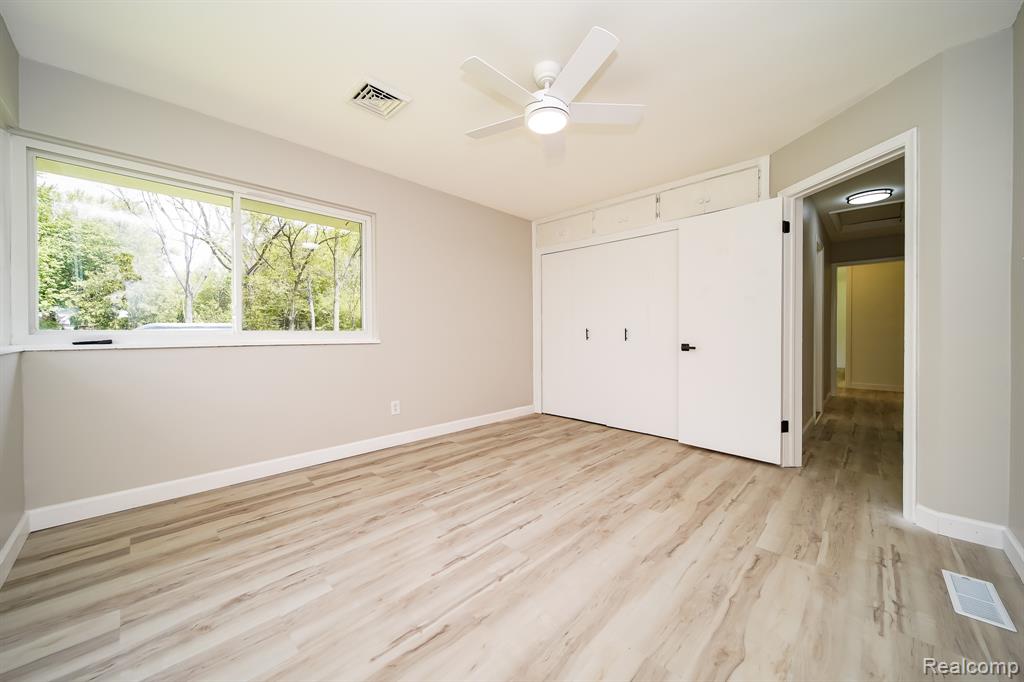 19041 Bungalow Drive, Lathrup Village, MI 48076 — Photo 72