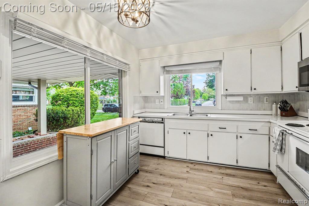 4402 Buckingham Road, Royal Oak, MI 48073 — Photo 11